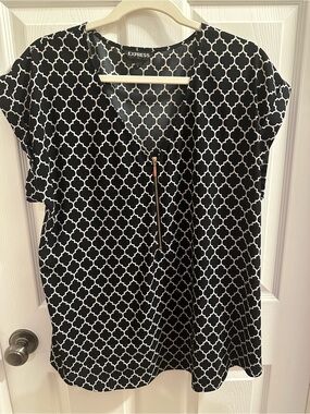 Express Black & White Geometric Zip-Front Top